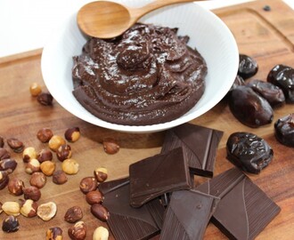 Sundere “Nutella” med dadler og hasselnødder