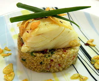 Lombo de Bacalhau em azeite de alho com salada de Quinoa