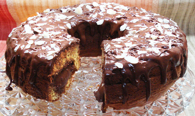 Κέικ γεμιστό με σοκολάτα  από την Εύα  και το chefoulis.gr!