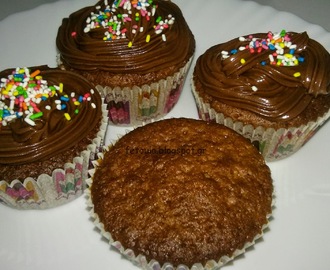 Cupcakes με γεύση μελομακάρονου και λαχταριστή σοκολατένια βουτυρόκρεμα