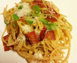 Pasta Carbonara ♫♪ -med spaghetti og bacon !