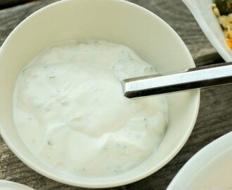 Yoghurtsås med vitlök