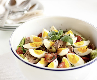 Salat Nizza mit Thunfisch und Oliven - Rezept für sonnige Frühlingstage und Neues vom "Oberen"...