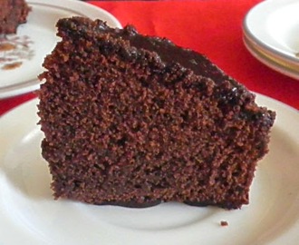 CHOCOLATE CAKE W/ CHOCOLATE FROSTING