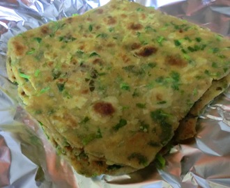 methi  paratha with green chutney
