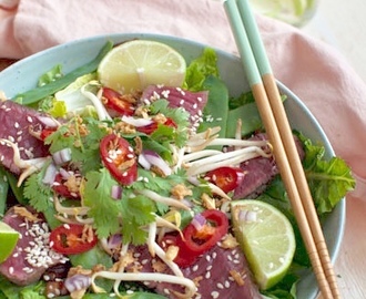 Recept: Thaise salade met biefstuk en rode ui