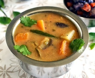Erra Gummadikaya Pulusu (Andhra style Pumpkin Stew)