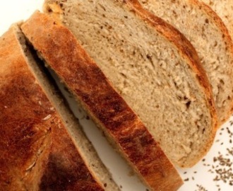 Εύκολο γλυκό ζυμωτό ψωμί με γλυκάνισο και ξηρή μαγιά (της Αργυρώς)