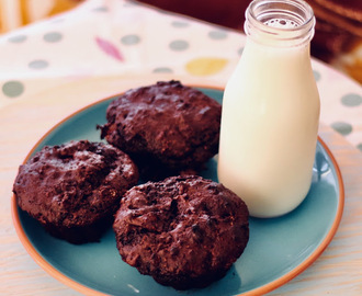 Muffins XL integrais de chocolate, batata doce e iogurte grego