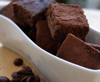 Μαλακά σοκολατάκια με καφέ espresso, από την Ιωάννα Σταμούλου και το «Sweetly»!