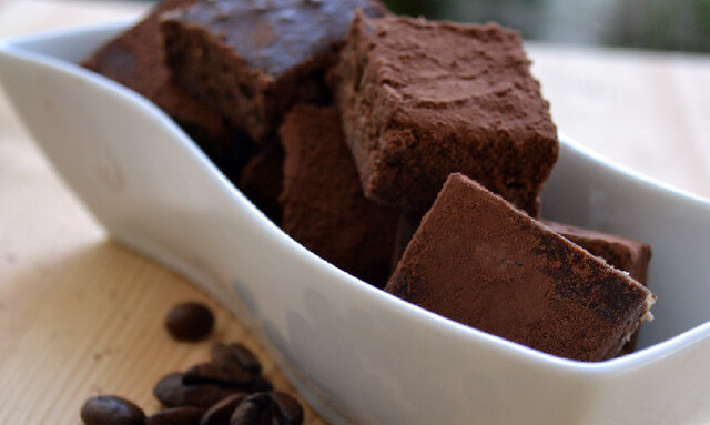 Μαλακά σοκολατάκια με καφέ espresso, από την Ιωάννα Σταμούλου και το «Sweetly»!