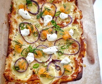 Pizza med Västerbottensost, potatis och löjrom