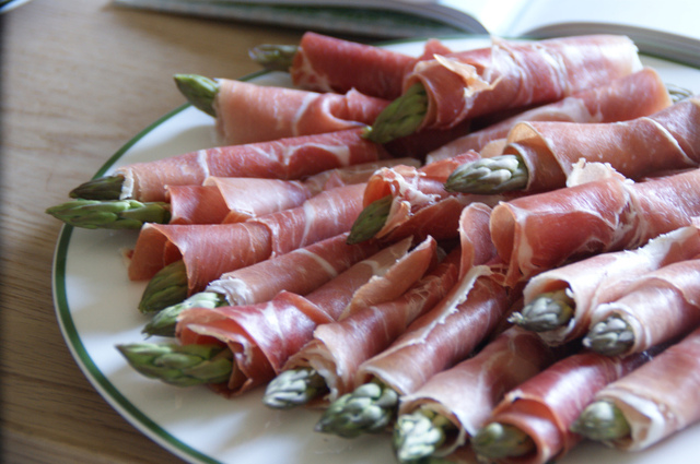 Tapas - oppskrift: Stekt asparges med spekeskinke