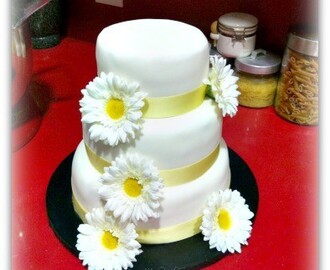 El meu primer pastís amb fondant. Wedding cake de tres pisos!