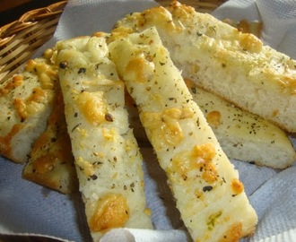 cheesy garlic bread sticks