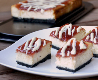 Cheesecake de chocolate blanco y mermelada de fresa con base de galletas oreo (KitchenAid)