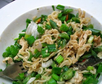 Thai salad with Maggi noodles - One bowl meal