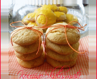 Μαλακά cookies πορτοκαλιού με γλάσο πορτοκάλι