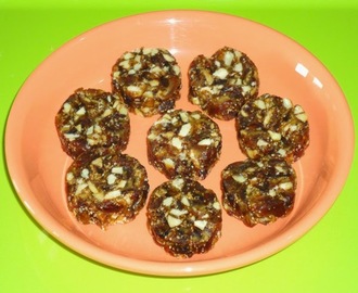 Khajoor badam kaju burfi - Dates almonds cashew nuts burfi dry fruits burfi recipe