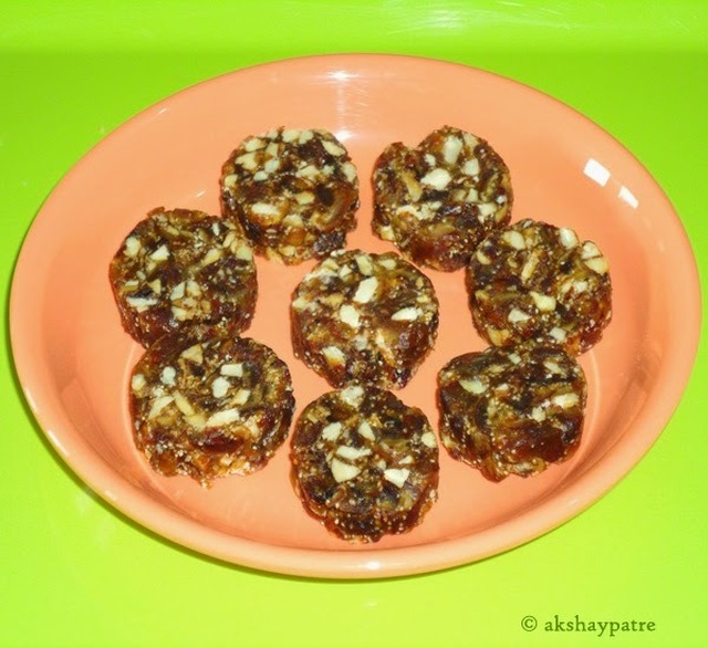 Khajoor badam kaju burfi - Dates almonds cashew nuts burfi dry fruits burfi recipe