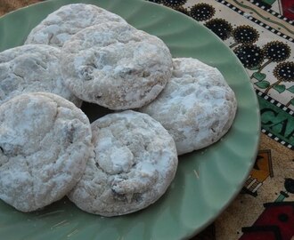 Mexican Wedding Cookies - Chocolate Chip Style