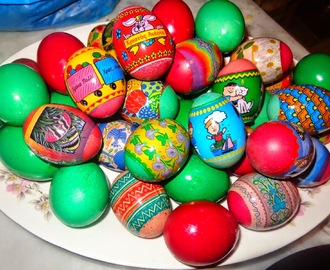 Αυγά Πασχαλινά κι ο τρόπος που τα βάφουμε.