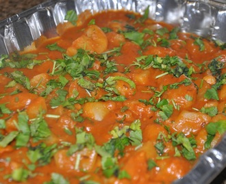 Nariyal aur Kaju ki Aloo Sabzi (Coconut Potato Curry with Cashews)