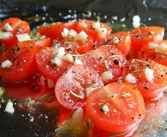 Ovnsbakte tomater med hvitløk
