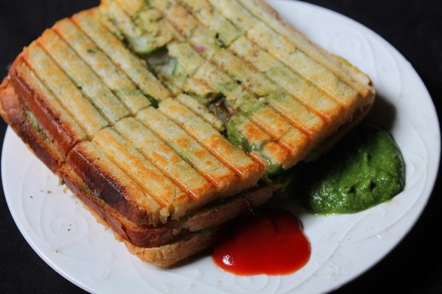 Triple Veg Grilled Sandwich Recipe / Bombay Vegetable Grilled Sandwich Recipe