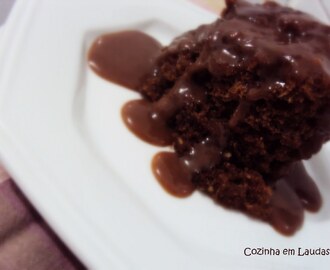 Bolo de Chocolate na Caneca [Chocolate cake in a cup]