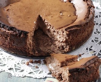 Cheesecake με σοκολάτα και καραμέλα, από τον  Άκη και το akispetretzikis.com!