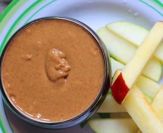 Apple Sticks with Peanut Butter / Homemade Peanut Butter Recipe - Finger Food Ideas for Babies