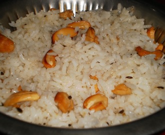 Sourashtra Ghee Pongal (Steamed rice tempered with spices and nuts) Thoopu pongal