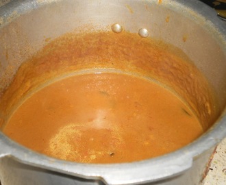 Sourashtra Tomato Gravy (Thakkali Kuzhambu/Ounty)