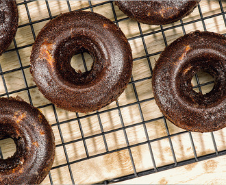 Pieczone podwójnie czekoladowe pączki oponki donuts