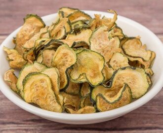 Chips di zucchine: la ricetta per un aperitivo o un contorno croccante e gustoso