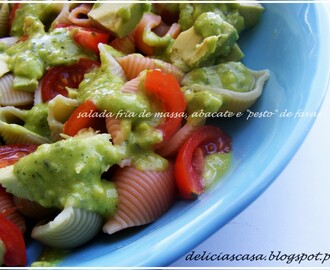 Salada fria de massa, abacate, tomate e "pesto" de favas