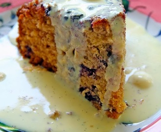 Old fashioned blueberry and cornmeal cake with Crème anglaise - Παλαιομοδίτικο κέικ μύρτιλλο με αλεύρι καλαμποκιού και κρέμ Ανγκλαίζ