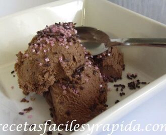 Helado de chocolate con nata y avellanas - Fácil - 3 Min.+ Enfriamiento