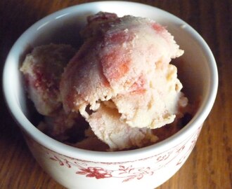 Crème glacée au lait de soja, fraises et balsamique