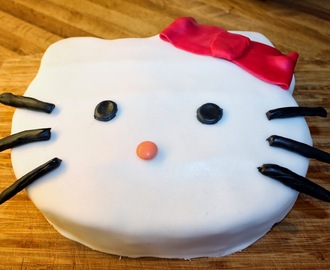 Barnebursdag og Hello Kitty-kake