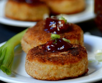 potato pockets with sweet and hot cranberry ginger chutney
