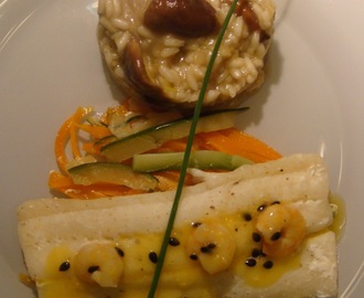 Filete de peixe espada com molho de maracujá em cama de legumes, com arroz de cogumelos xitaque