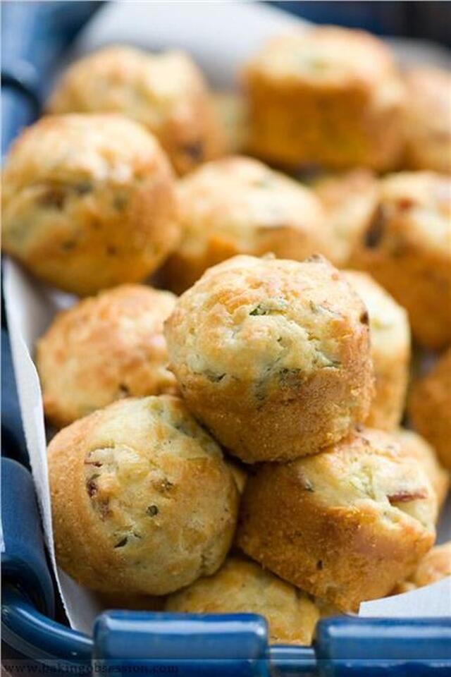 Εύκολα αλμυρά muffins με τυρί και ζαμπόν! (ιδανικά για το σχολείο)