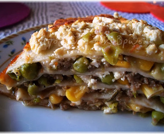 Πίτα τορτίγια με κιμά, τυριά, λαχανικά ® (Tortilla pie with minced meat, vegetables and cheese)