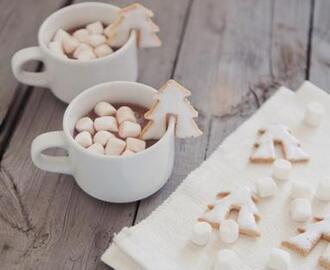 Ζεστή σοκολάτα με μπισκοτάκια ελατάκι και ginger marshmallows