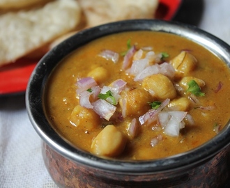 Easy Chana Masala Recipe / Chole Masala Recipe / Chickpeas Curry Recipe