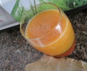 Sumo detox de laranja cenoura e gengibre