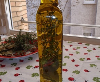 Oli picant aromatitzat amb herbes