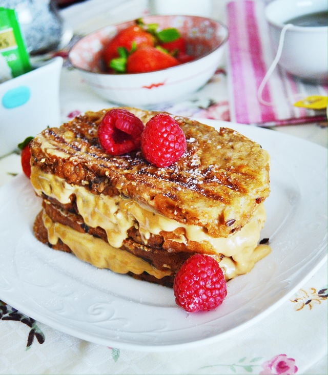Peanut Butter Stuffed French Toasts